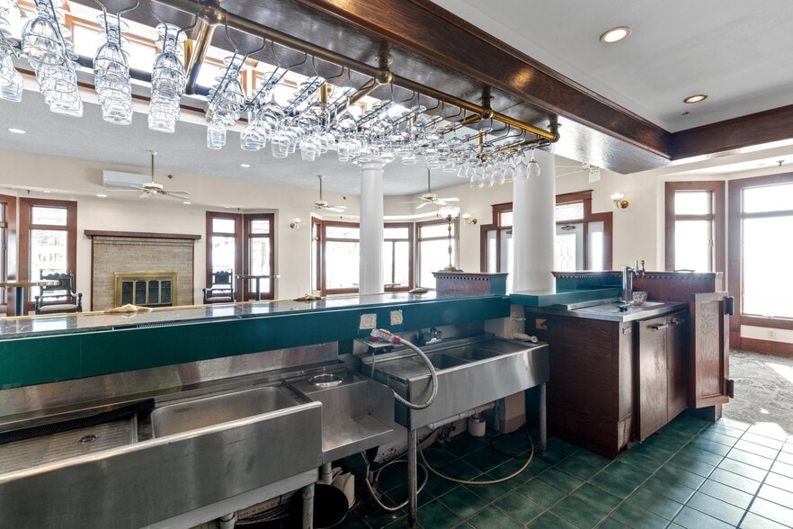 More Photos Of 738 E Main St, Belhaven Hotel For Sale