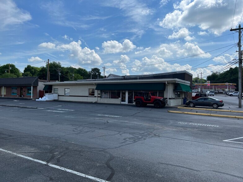 More Photos Of 523 E Main st, Scottsville General Retail For Sale