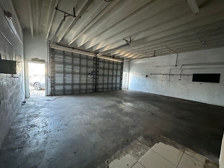 More Photos Of 5611 Plunkett St, Hollywood Warehouse For Lease