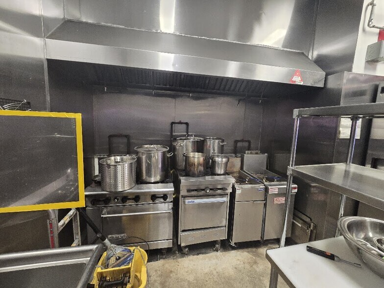 More Photos Of 358 112th St, New York Storefront Retail Residential For Lease