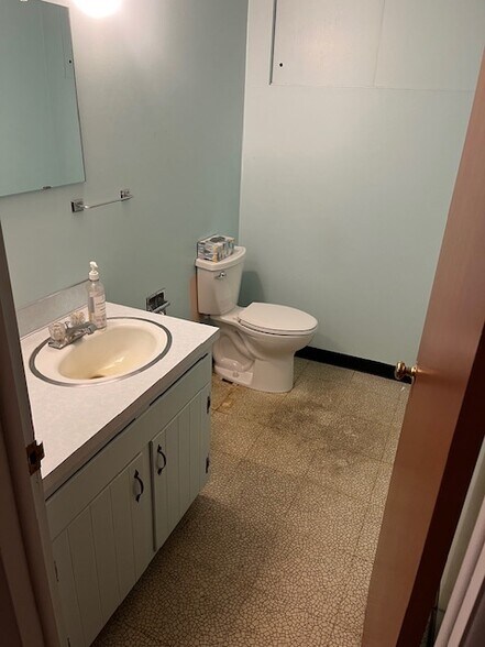More Photos Of 101 W Grand River Ave, Williamston Storefront For Lease