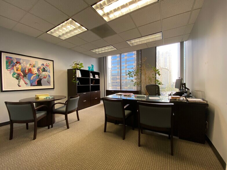 More Photos Of 1901 Avenue of the Stars, Los Angeles Office For Lease