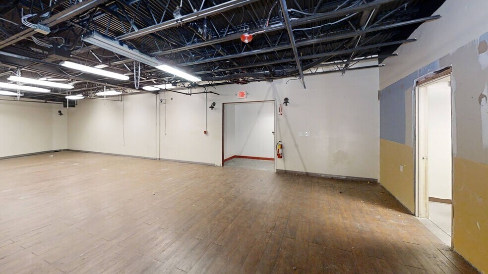 More Photos Of 546-566 Main St, Laconia Bar For Lease