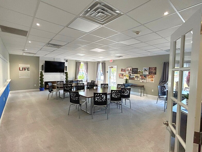 More Photos Of 111 Centerville Rd, Lancaster Office For Lease