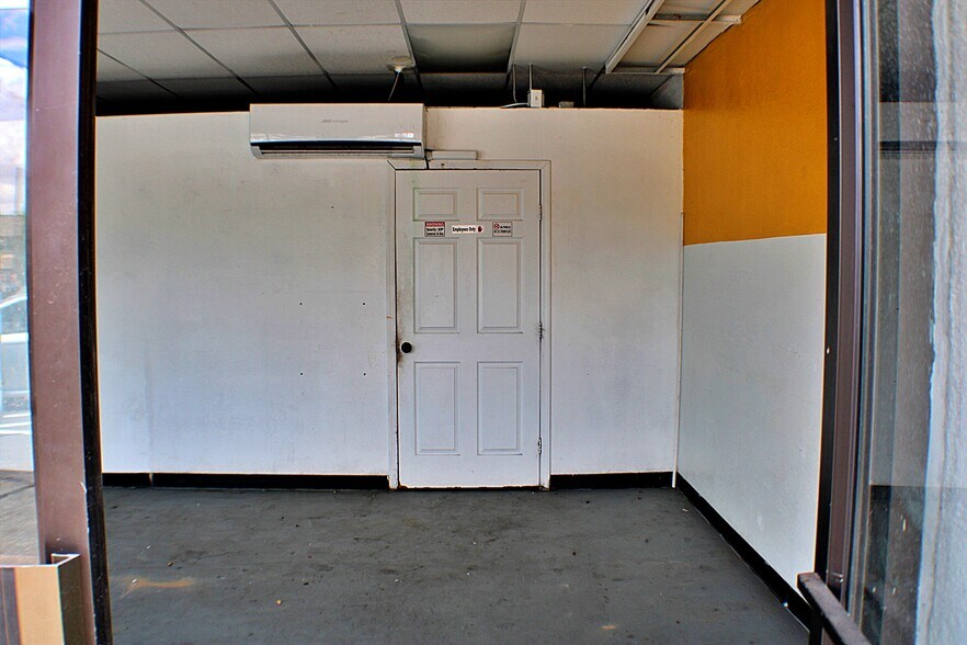 More Photos Of 10978 Montwood Dr, El Paso Unknown For Lease