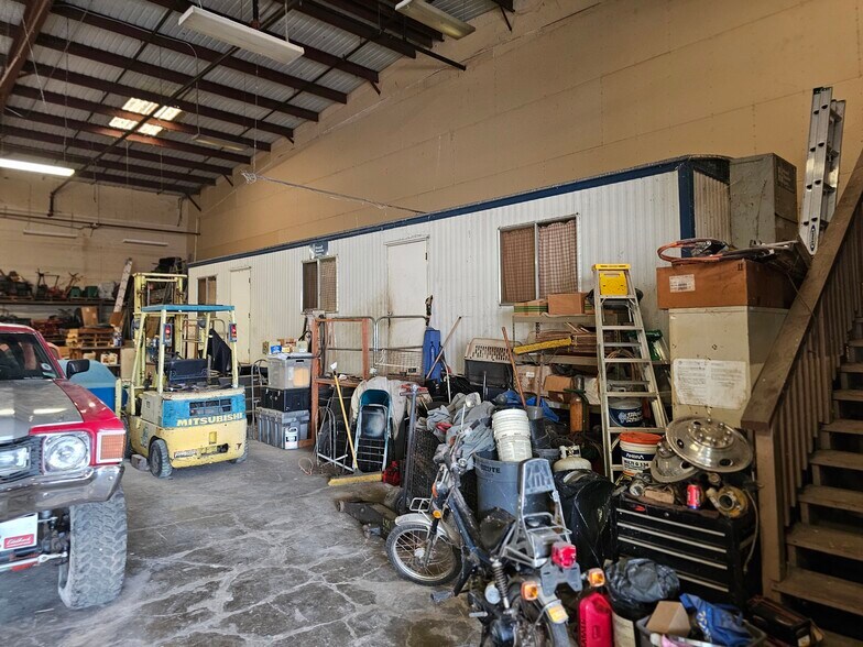More Photos Of 96-1276-1276 Waihona St, Pearl City Warehouse For Lease