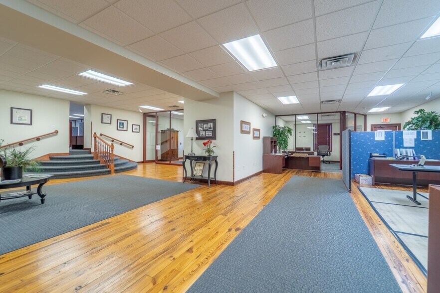 More Photos Of 9 Stewart St, Franklin Office For Sale