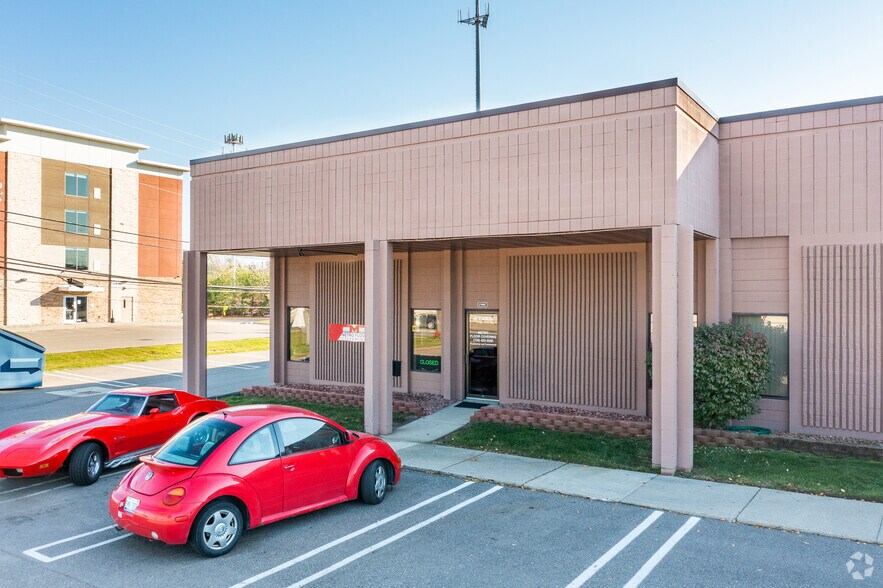 More Photos Of 27475-27487 Schoolcraft Rd, Livonia Unknown For Lease