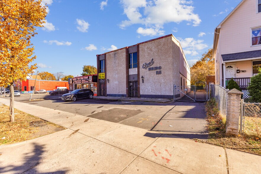 More Photos Of 156-162 Franklin Ave, Hartford General Retail For Sale