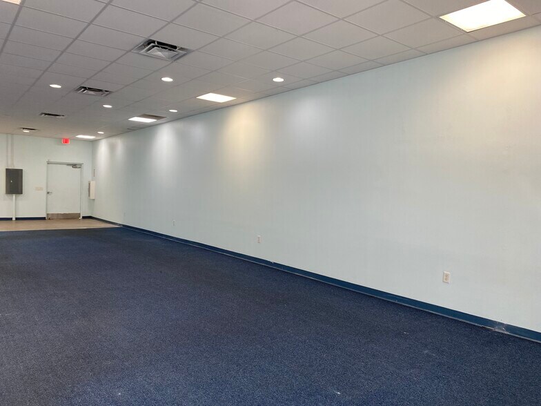 More Photos Of 4127-4137 CR 106, Oxford General Retail For Lease
