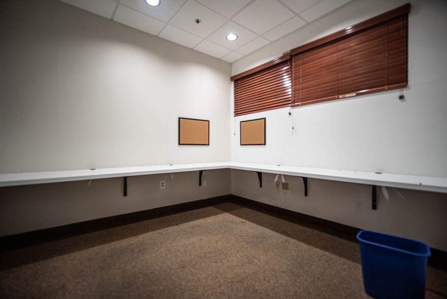 More Photos Of 10240 W Indian School Rd, Phoenix Medical For Lease