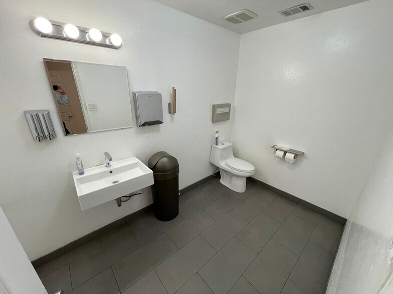 More Photos Of 1175 Obrien Dr, Menlo Park Manufacturing For Lease