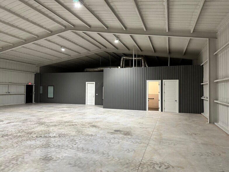 More Photos Of 9010 County Road 6820, Lubbock Industrial For Lease