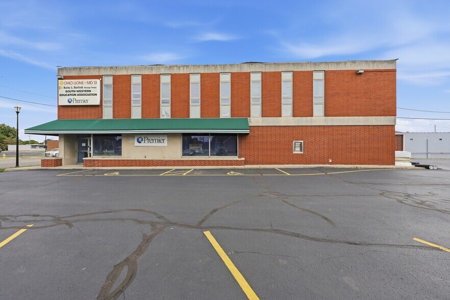 More Photos Of 4074 Hoover Rd, Grove City Office For Lease