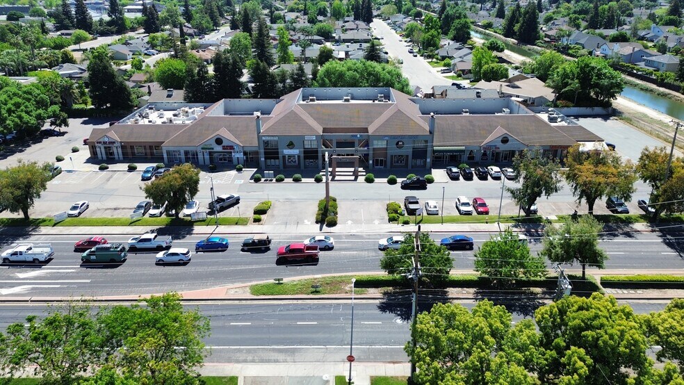 More Photos Of 1420 W Kettleman Ln, Lodi Unknown For Lease