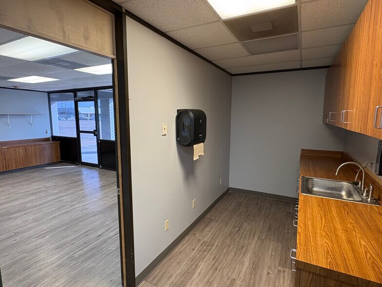 More Photos Of 1602 N Mechanic St, El Campo Land For Lease
