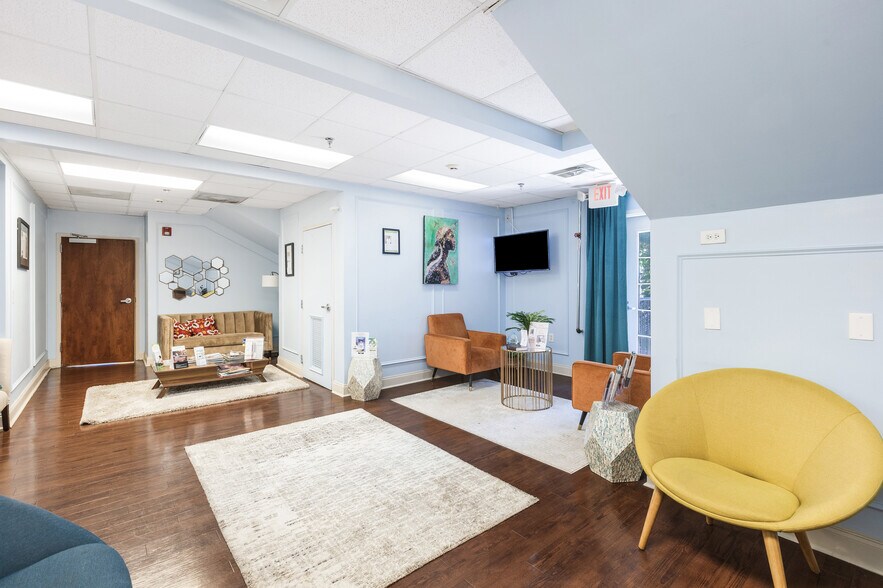 More Photos Of 1100-1108 Hospital Dr, Stockbridge Medical For Lease