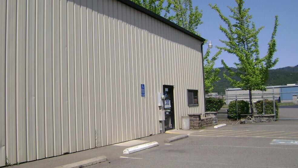More Photos Of 325 E Happy Valley Rd, Roseburg Industrial For Sale