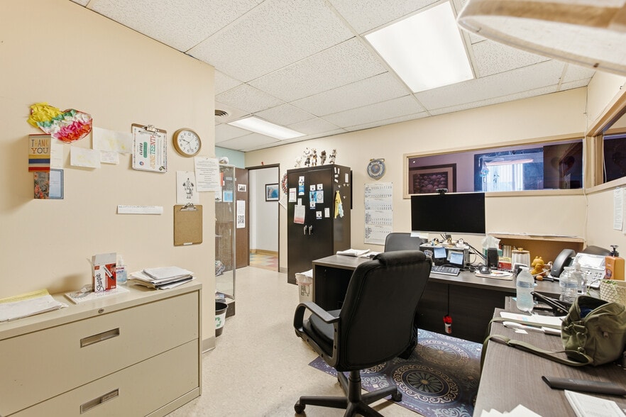 More Photos Of 600 W 39th St, Kansas City Office For Sale