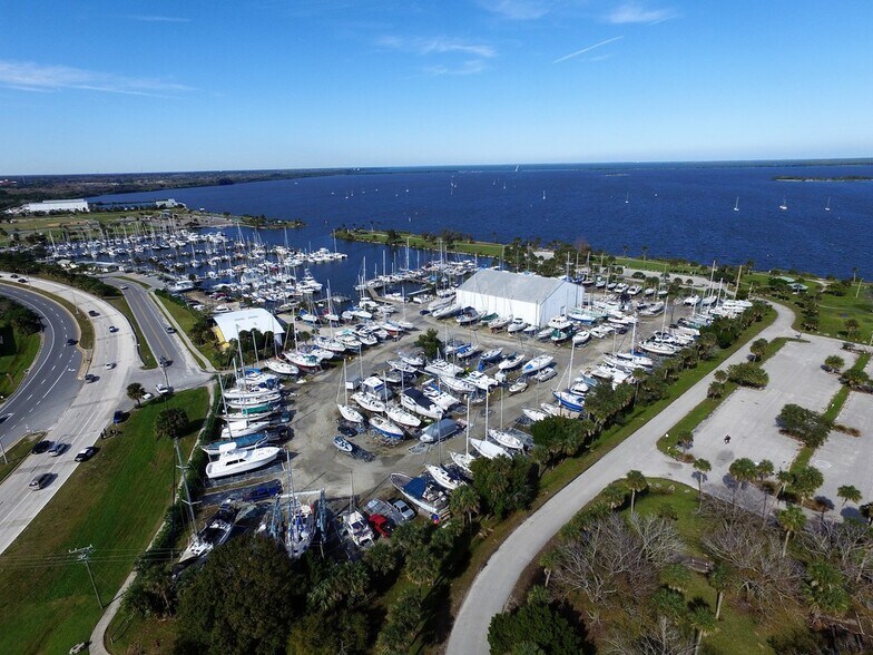 More Photos Of 419 N Washington Ave, Titusville Marina For Sale