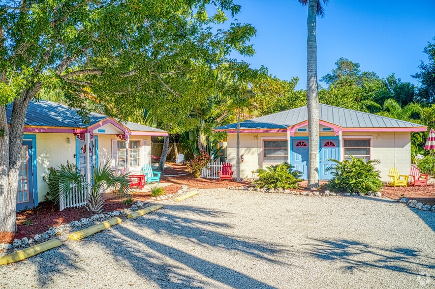 More Photos Of 706 Donax St, Sanibel Hotel For Sale