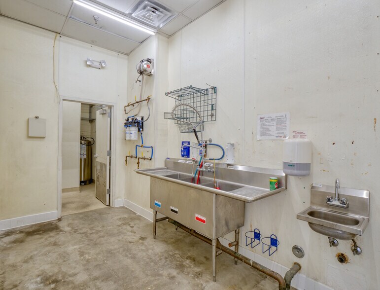 More Photos Of 500 W 7th St, Los Angeles Apartments For Lease