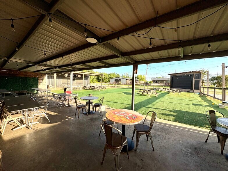 More Photos Of 6223 W Roundbunch Rd, Orange Restaurant For Sale