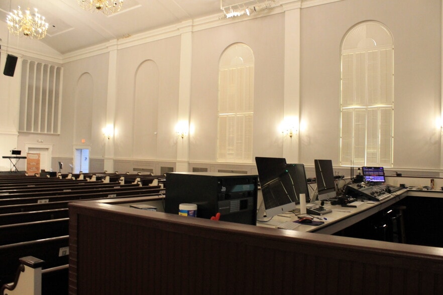 More Photos Of 401 W Poplar St, Elizabethtown Religious Facility For Sale