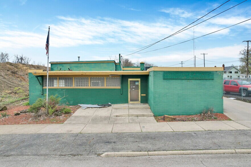 Primary Photo Of 1359 Essex Ave, Columbus Warehouse For Sale