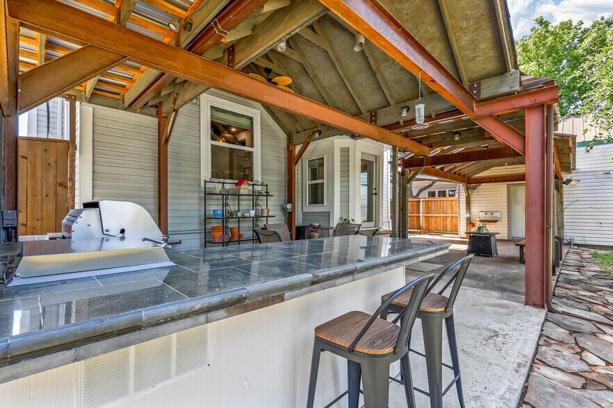 More Photos Of 115 N 1st St, Midlothian Storefront Retail Office For Sale