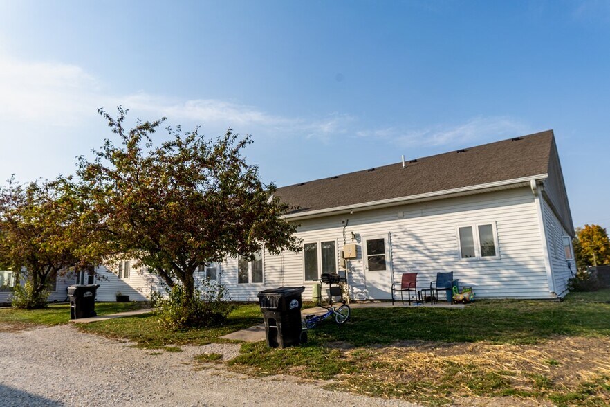 More Photos Of 1201 E South St, Mount Ayr Office For Sale