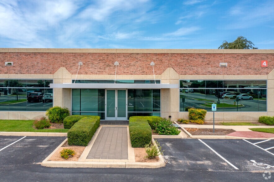 More Photos Of 17319 San Pedro Ave, San Antonio Unknown For Lease