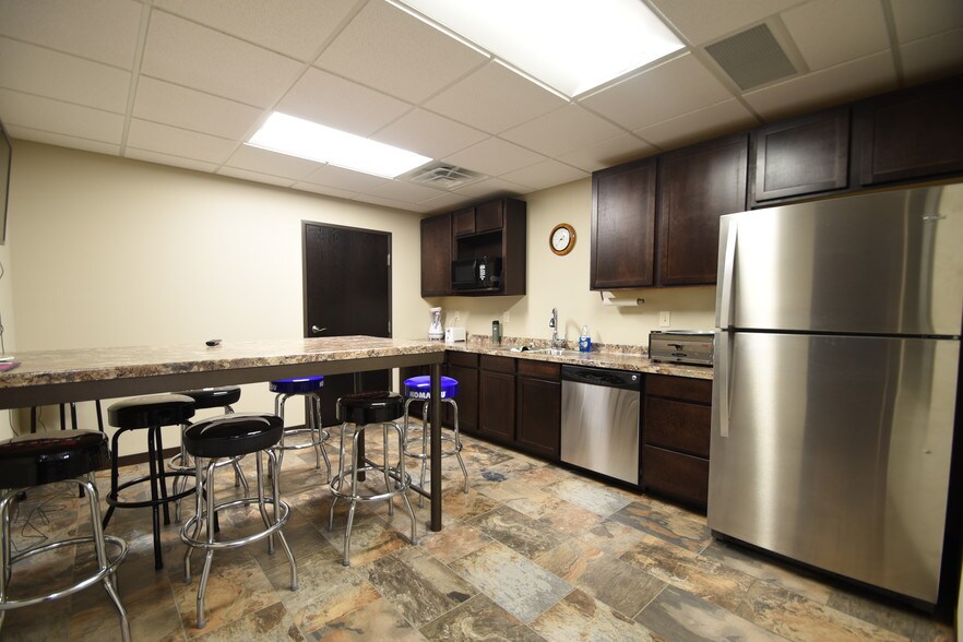 More Photos Of 4151 38th St S, Fargo Flex For Lease