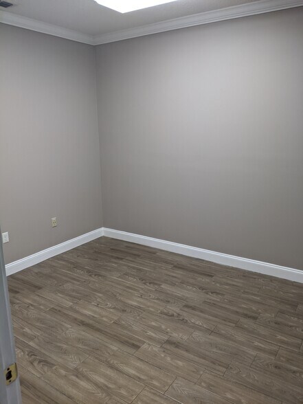 More Photos Of 8833 Perimeter Park Blvd, Jacksonville Office For Lease