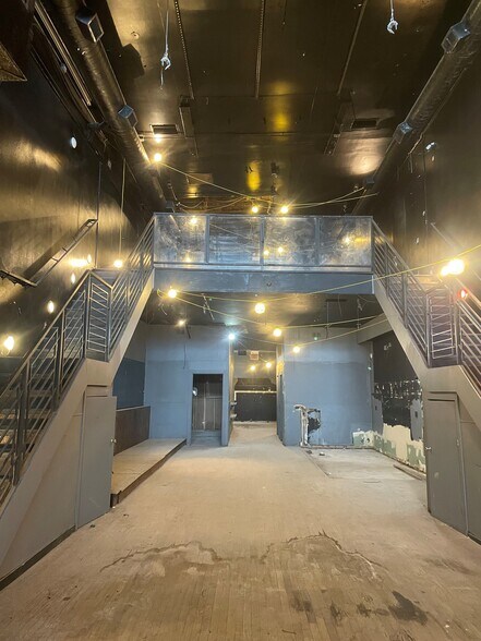 More Photos Of 1551 W Division St, Chicago General Retail For Sale