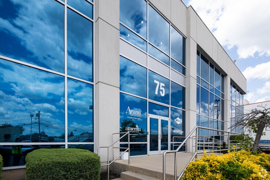 More Photos Of 75 Nassau Terminal Rd, New Hyde Park Office For Lease
