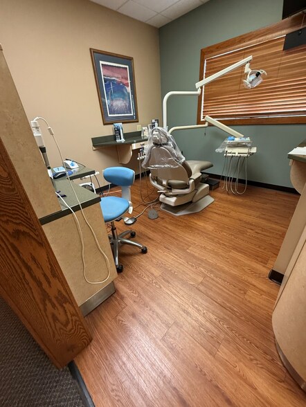 More Photos Of 629-639 Eastern Blvd, Clarksville Medical For Lease
