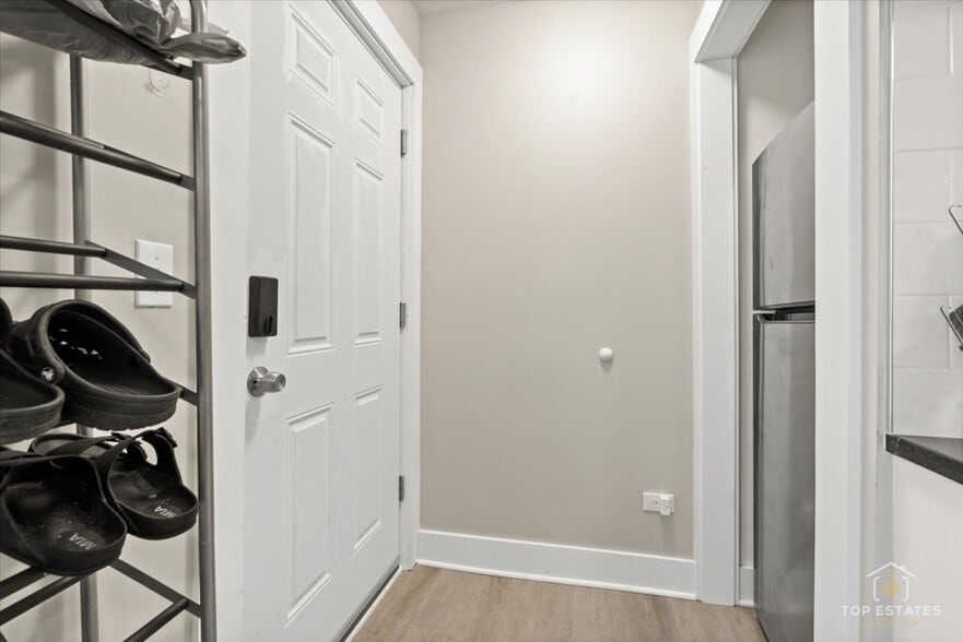 More Photos Of 1542 Victoria Ave, North Chicago Apartments For Sale