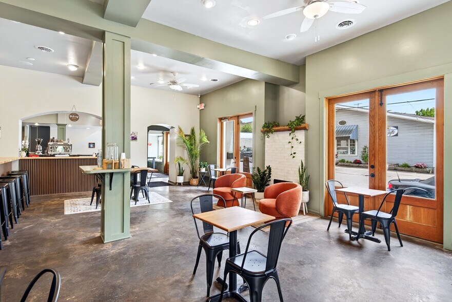 More Photos Of 33 Elm St, East Aurora Restaurant For Sale
