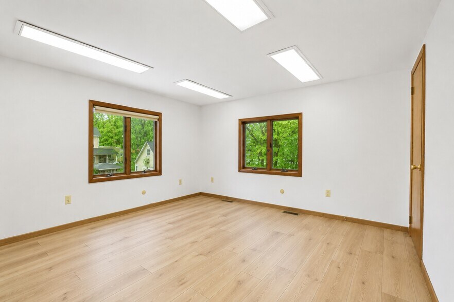 More Photos Of 328 Green Pond Rd, Hibernia Office Residential For Lease