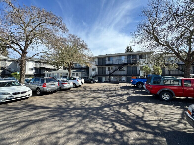 More Photos Of 760 NW 21st St, Corvallis Apartments For Sale
