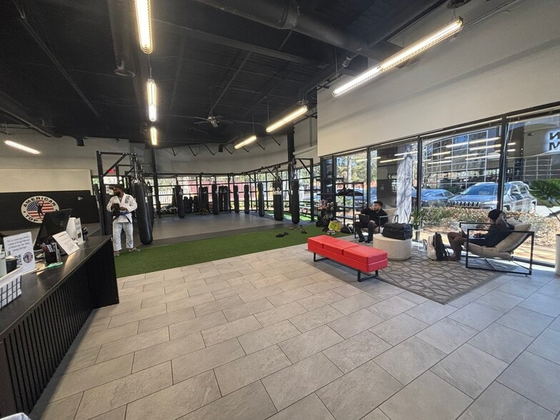 More Photos Of 7840 Roswell Rd, Sandy Springs Office For Sale