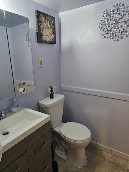 More Photos Of 256-10 Union Tpke, Glen Oaks Medical For Lease