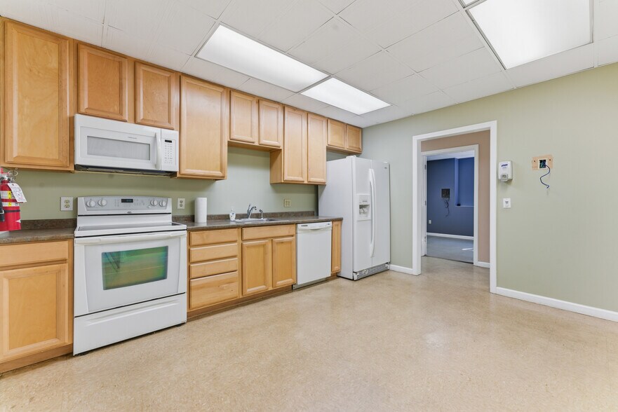 More Photos Of 270 West St, Ludlow Industrial For Lease