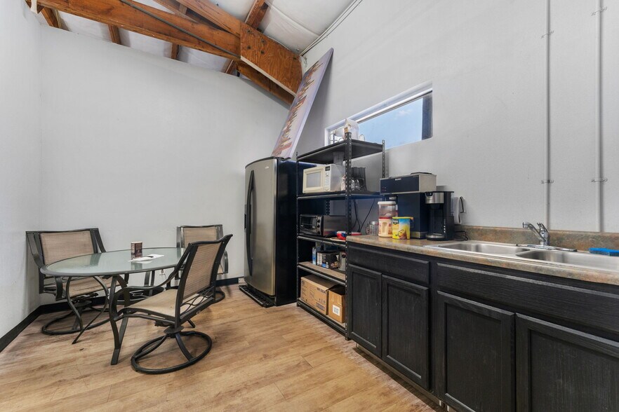 More Photos Of 109 N Falkenburg Rd, Tampa Manufacturing For Sale
