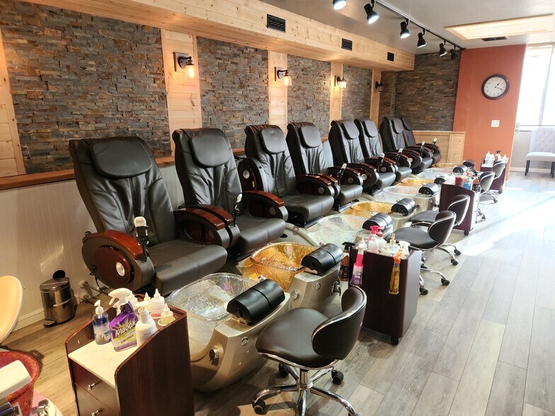 More Photos Of 1304 Ocean Beach Hwy, Longview Storefront Retail Office For Sale