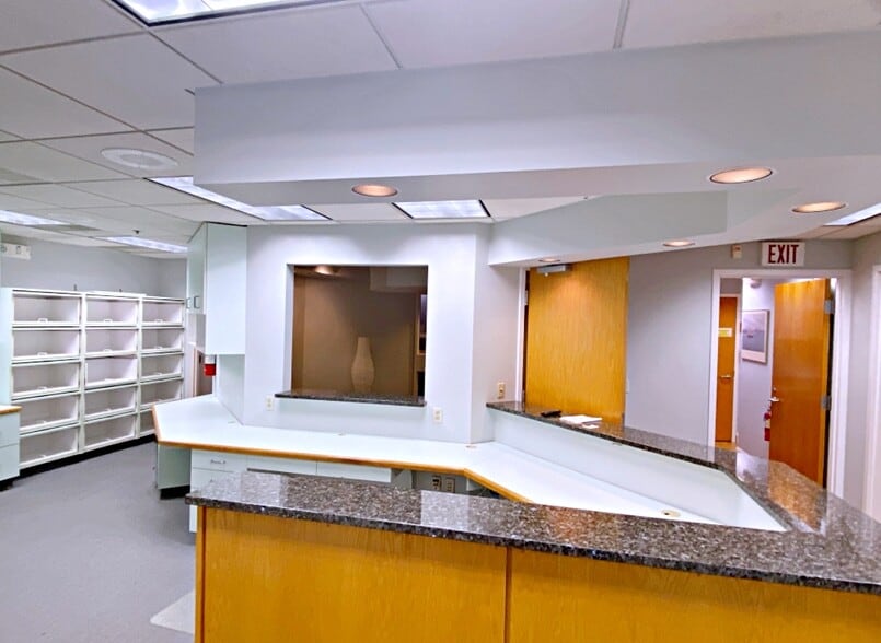 More Photos Of 3 Woodland Rd, Stoneham Medical For Sale