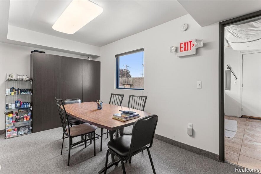 More Photos Of 3020 Oakwood Blvd, Melvindale Office For Sale