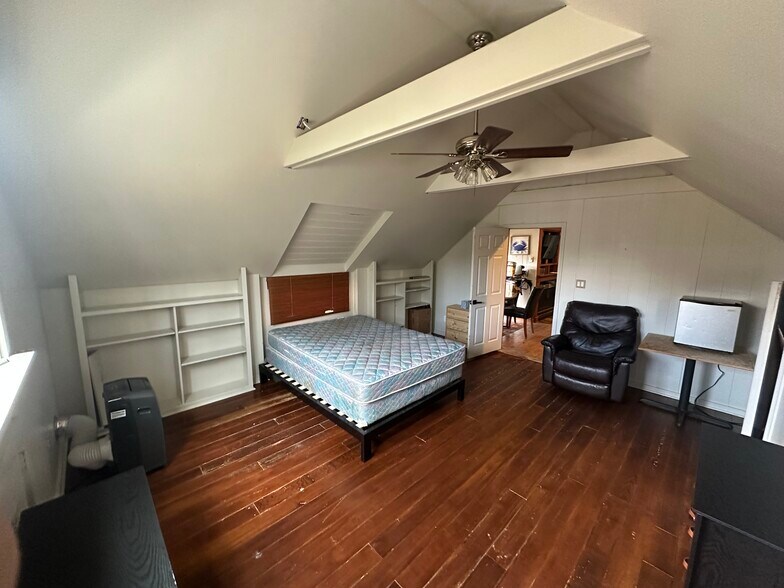 More Photos Of 430 Carolina Way, Highlands Flex For Sale