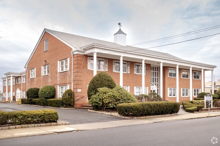Primary Photo Of 14 Vanderventer Ave, Port Washington Medical For Lease